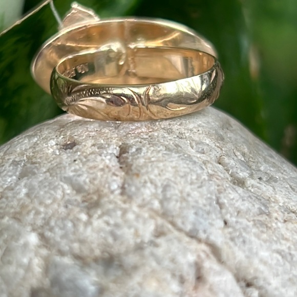 14k gold ring with horse and crosshatch background - Picture 7 of 17